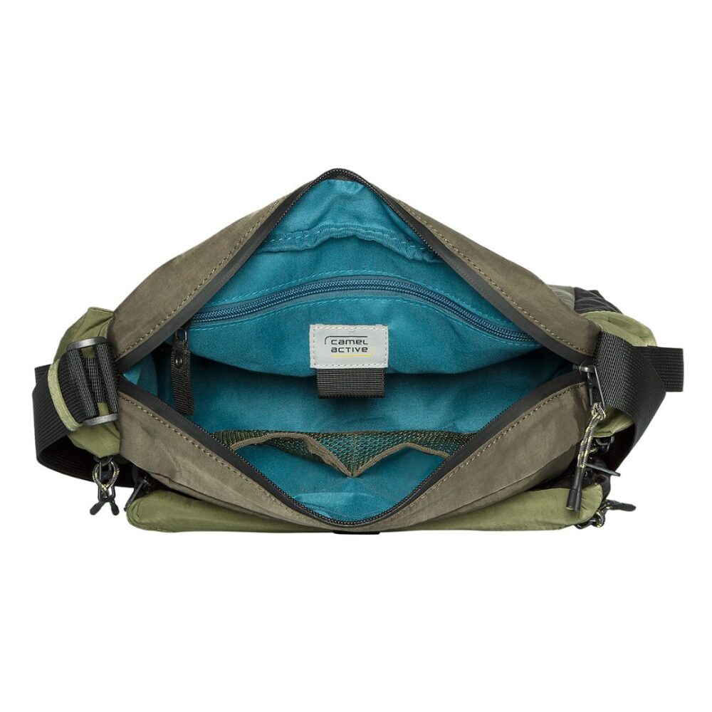 Τσάντα ώμου με αποσπώμενη μπροστινή τσέπη Madison χακί χρώμα Camel Active CA 331-601-35